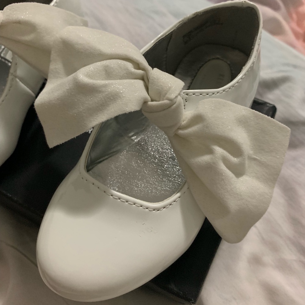 Kenneth Cole all white patent leather dress shoe